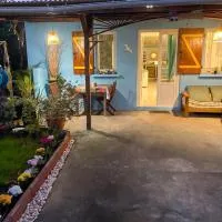 Maison charmante à Bras-Panon avec piscine et jardin, hotel i Bras-Panon