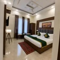 Hotel Woodlark Heights Zirakpur Chandigarh !! Family Hotel ! Easy Airport Access ! Budget Friendly, hotel di Chandigarh