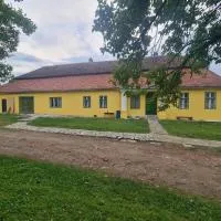 Kinderuni Bekokten, hotel en Bărcuţ