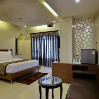 Hotel Sheela Shree Plaza, מלון בג'האנסי