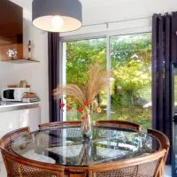 Maison de charme à Reugny avec jardin et vue sur montagne, hotel em Chançay