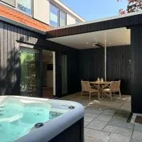 Nieuwe vakantiewoning met spa in Oostkapelle vlakbij strand en centrum, hotel a Oostkapelle