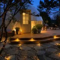 Saare Glamping Dome House, hotel v mestu Salme