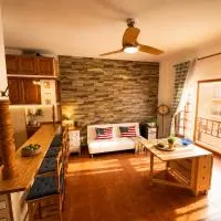 Tenerife candelaria vacaciones, quiet apartment near the ocean and local food spots and coastal walks, FAST WIFI, hotel i Candelaria