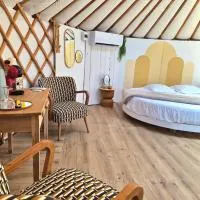 Yourte en ardeche, hotel em Chassiers