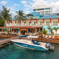 Bartolome Oceanfront Suites, hotel di Isla Mujeres