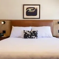 The Stranger Lodge - Pet Friendly, hotel u gradu 'Sisters'