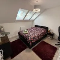 The Trinity - Double Room Suite 1 with Study and En-suite, khách sạn ở High Wycombe