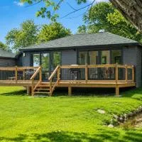 2-bedroom Lake Front Cottage in Harwood ON #4, hotelli kohteessa Harwood
