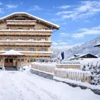 Beverly Alps Hotel & Spa، فندق في بينزولو