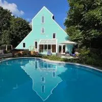 Riverside Retreat with Sauna & Hot Tub in Elora, hotel in Elora