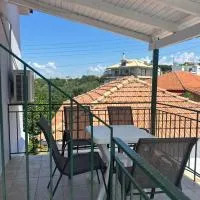 Christina Sunny Apartments I, hotel em Loutsa