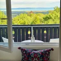 Csicsóka Panoráma Apartman, hotel in Balatoncsicsó
