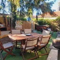 La villa bohème, climatisée avec piscine: Villeneuve-sur-Lot'ta bir otel
