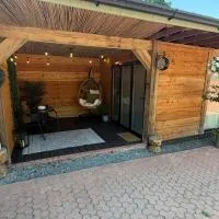 Luxury Courtyard Studio in Llangollen, hotel a Llangollen