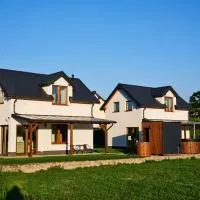 Domki Różane Nad Stawem, hotel en Stopnica