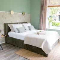 B&B Stinzenflora - Knus verblijf in de Friese natuur en op een landgoed โรงแรมในCornjum