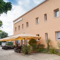 Pension Küfner, отель в городе Марклеберг