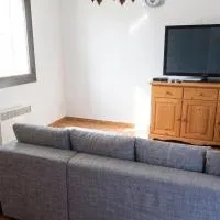 Appartement charmant avec vue sur lac et montagne – 75 m², hotel em Fontrabiouse