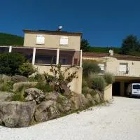 Maison accueillante à Nant avec piscine partagée، فندق في Nant