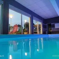 Gîte "fils et cotons" Piscine Intérieure chauffée à l'année et sauna, hotel sa Celles-sur-Plaine