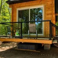 1-bedroom Unique Eco Log Cabins in Parry Sound #102: Parry Sound şehrinde bir otel
