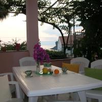 Spacious apartment in Maratea with sea view 95 m&sup2;，馬拉泰亞的飯店