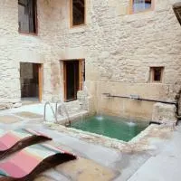 Patio y Calados Rioja Suites AT - Piscina en lago histórico & calados subterráneos, hotel u gradu 'Cenicero'