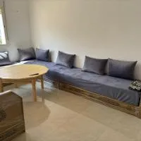 Appartement entier 1min de la plage sable d'or, hotel en Tánger
