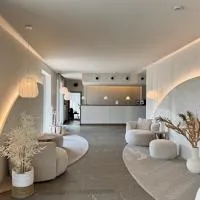 Hotel Sirius、ユイのホテル