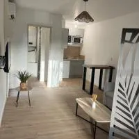 Charmant studio refait à neuf, готель у місті Villeneuve-la-Comptal