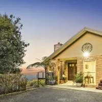 Serenity Rainforest Retreat With Breathtaking Gold Coast Views - Sleeps 4 - 6 people - Shared Home,春溪的飯店