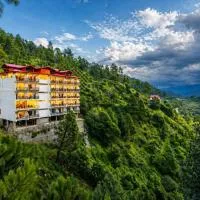 Kavin - The Chail Resort, khách sạn ở Chail