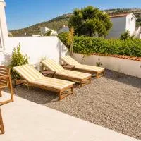 Lady A Apartment Jacuzzi Garden Outdoor Kitchen, hotel a Podglavica
