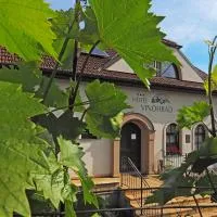 Hotel Vinohrad, hotel Miloticében