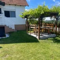 Dedina kuća – hotel w mieście Gornji Milanovac