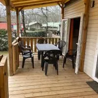 Mobile-Home Domaine de Chaussy، فندق في لاغورس