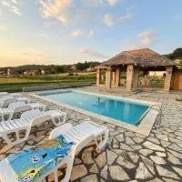 Čajića avlija pool house, hotel em Obrenovac