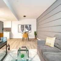 Hotchlair Private Suite with Kitchen, Dining & Cozy Living Area,位于卡尔加里的酒店
