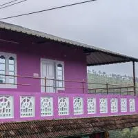 S K S HOME STAYs, готель у місті Валпарай