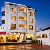 Hotel Sandra Palace, готель у місті Теккаді