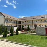 Jany Tilek, hotel u gradu Bosteri