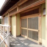 Authentic Traditional Japanese House Sleeps 16 Free Parking Near Ghibli Park, hotel in Tempaku-ku