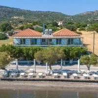Nyfida's four waves, hotel a Nifida
