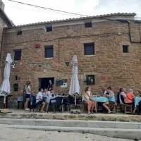 Albergue OasisTrails for pilgrims on Camino de Santiago, hotel a Villamayor de Monjardín