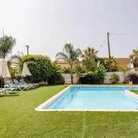 Oroklini Hills Modern Sea View Apartments: Voroklini şehrinde bir otel