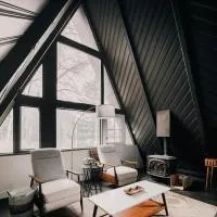 Modern A-Frame - Mountain Views - Evergreen, hotel em Evergreen