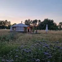 Strackxhoeve Yurt 'Haardpeer', hotel i Laakdal