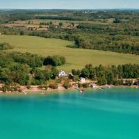 The Torch Lake Bed and Breakfast, hotel i Central Lake