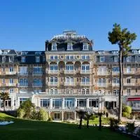 Hôtel Barrière Le Royal La Baule، فندق في لا بول